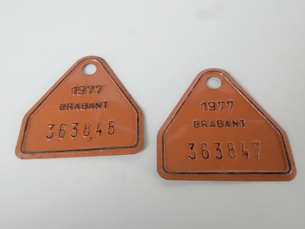 Verzameling vintage Belgische metalen fietsbelastingplaatjes - foto 3
