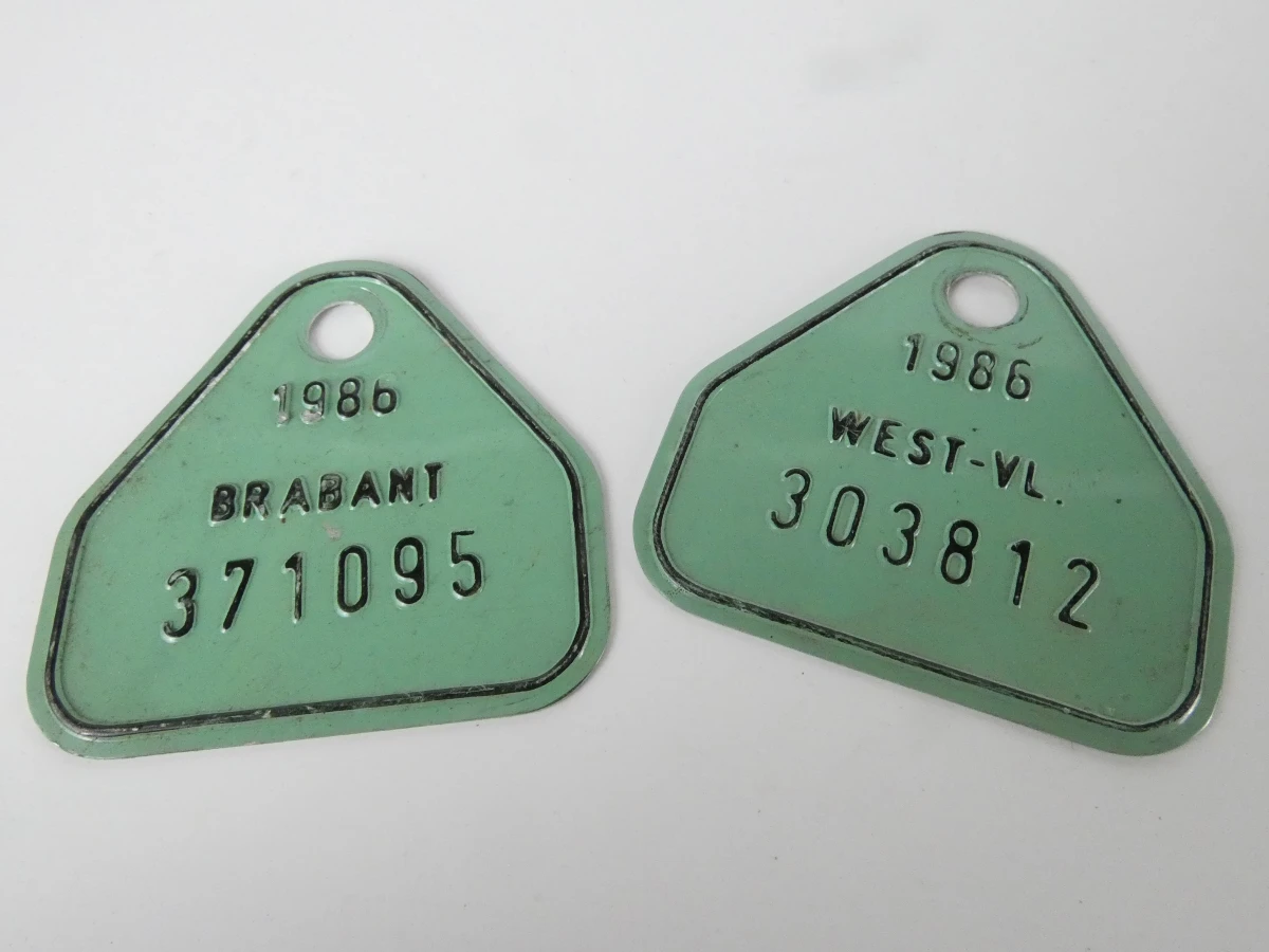Verzameling vintage Belgische metalen fietsbelastingplaatjes - foto 4