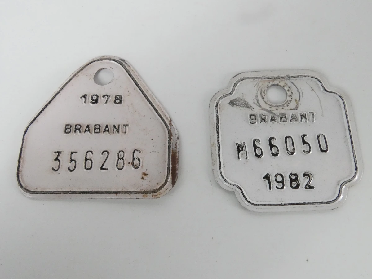 Verzameling vintage Belgische metalen fietsbelastingplaatjes - foto 11