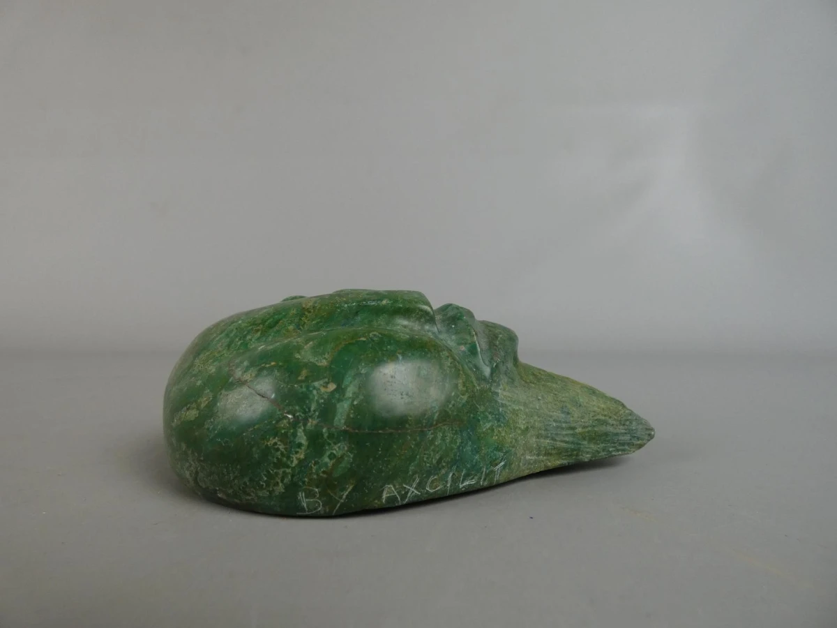 Groen stenen sculptuur met gezicht (By Axcilit) - foto 5