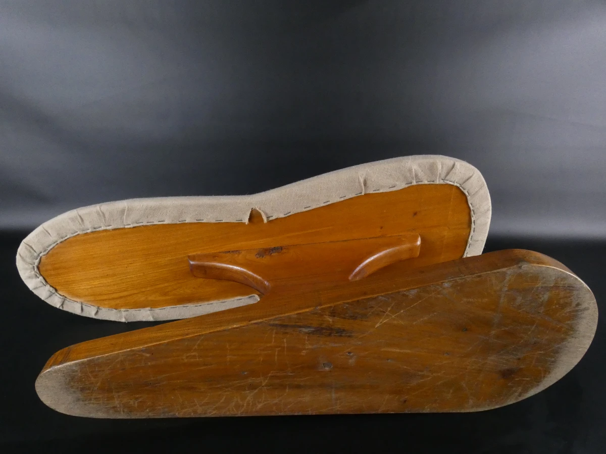 Bijzondere houten strijkplank met stoffen bekleding - foto 6