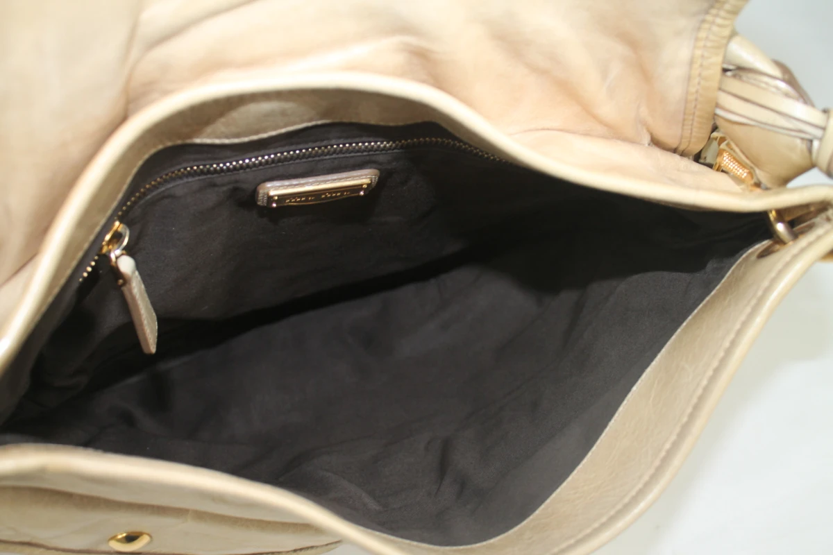 Miu Miu Matelassé Coffer Hobo-handtas - foto 11