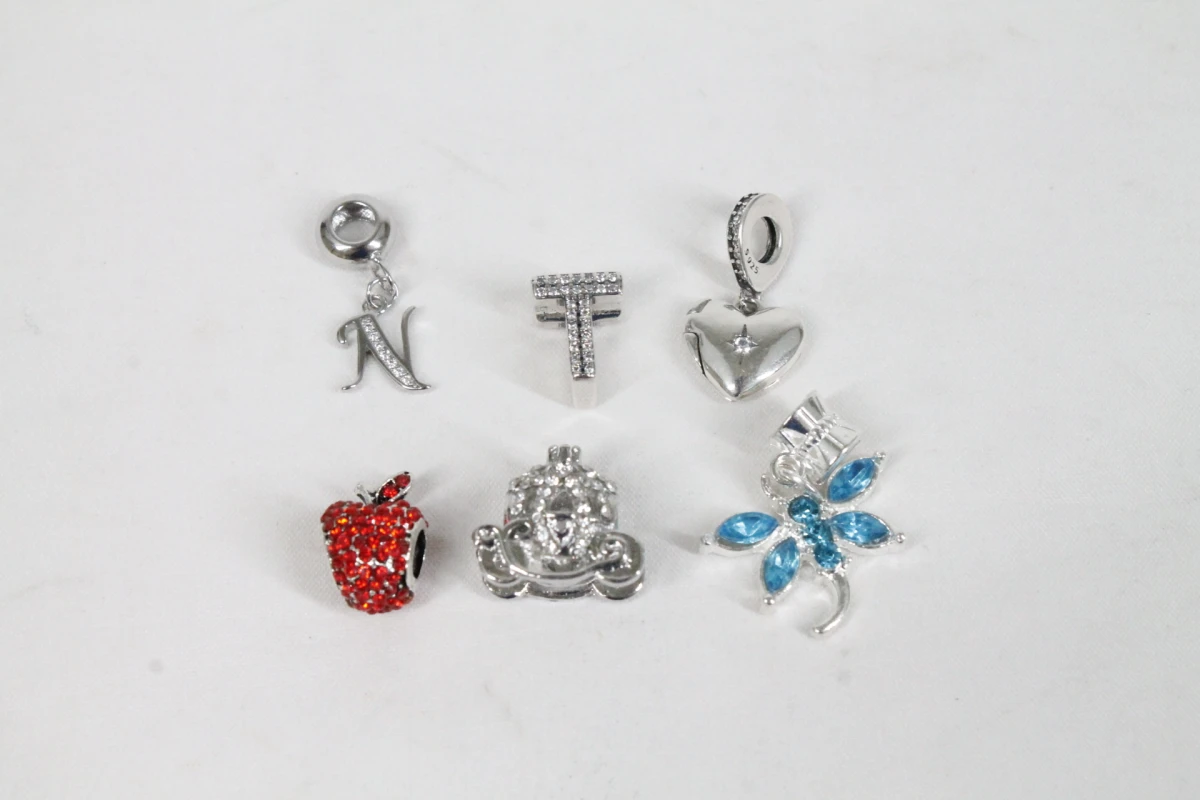 Pandora armband met diverse bedels - foto 3