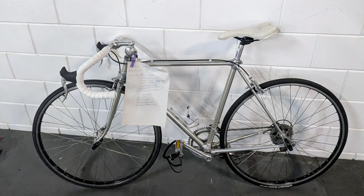 Koersfiets "ALAN" met retro onderdelen. - foto 2