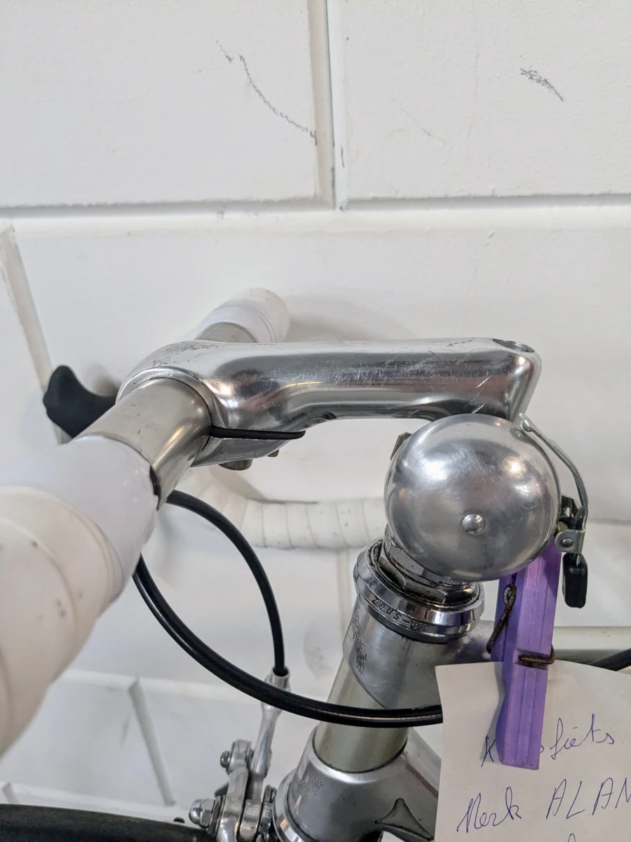 Koersfiets "ALAN" met retro onderdelen. - foto 6