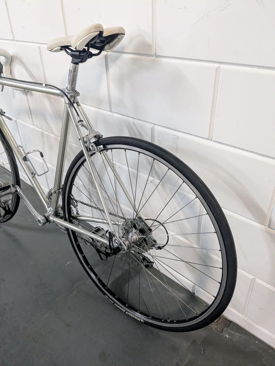 Koersfiets "ALAN" met retro onderdelen. - foto 4