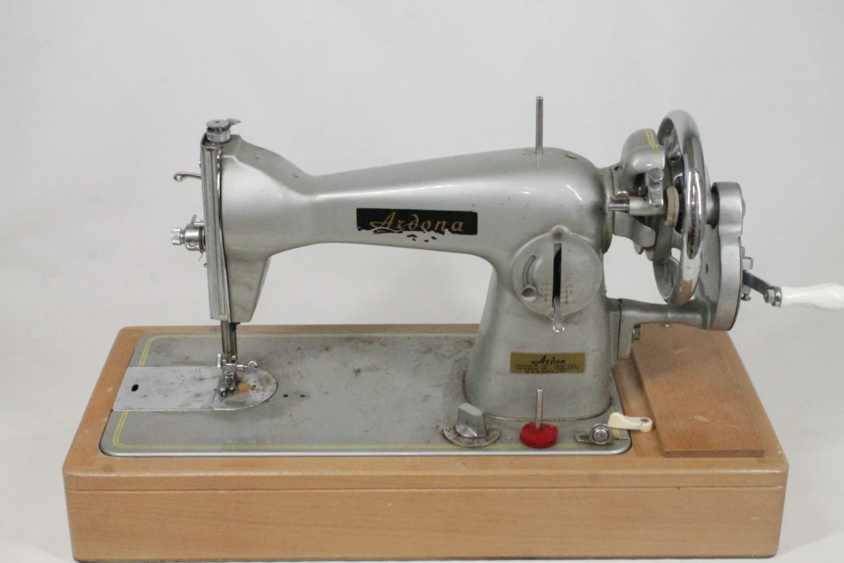 Vintage Ardona naaimachine - foto 2