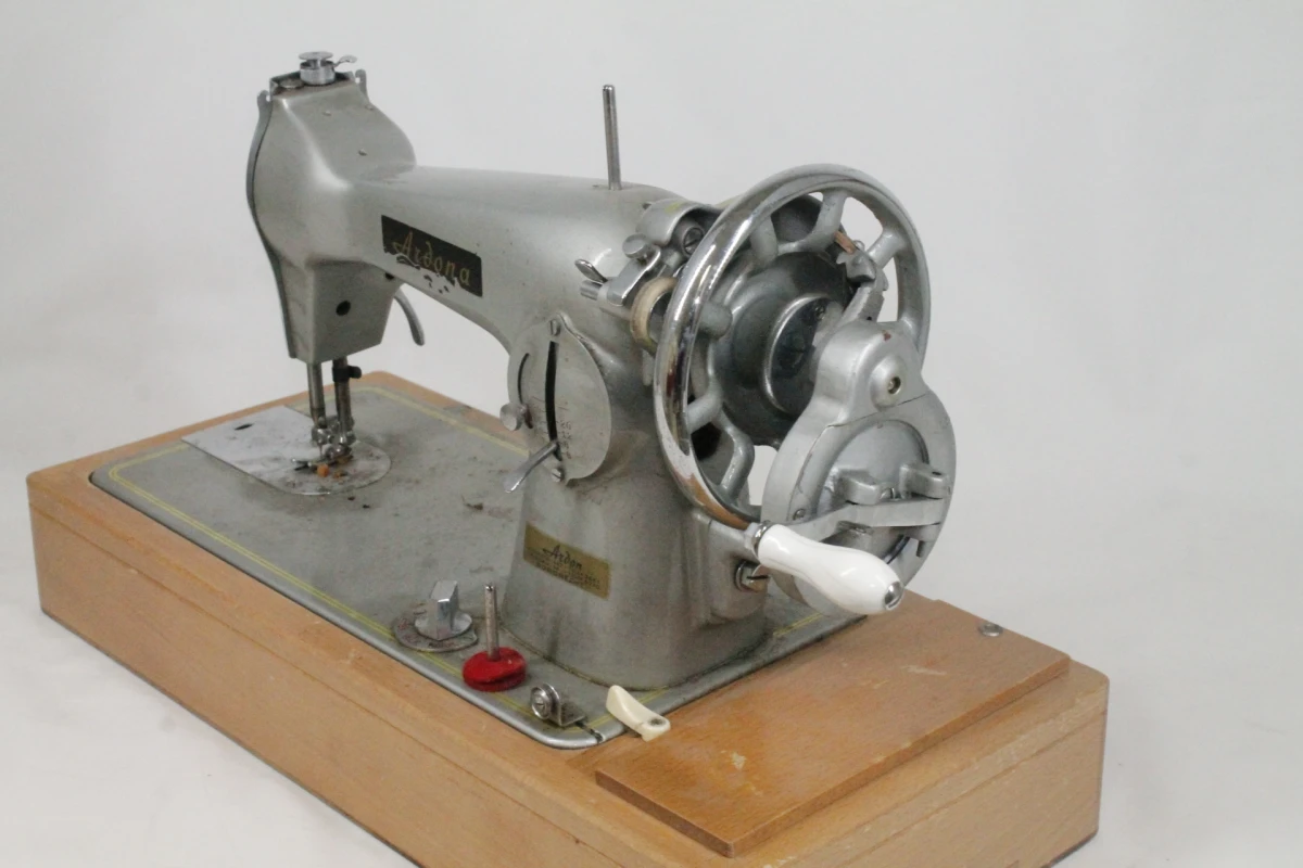 Vintage Ardona naaimachine - foto 8