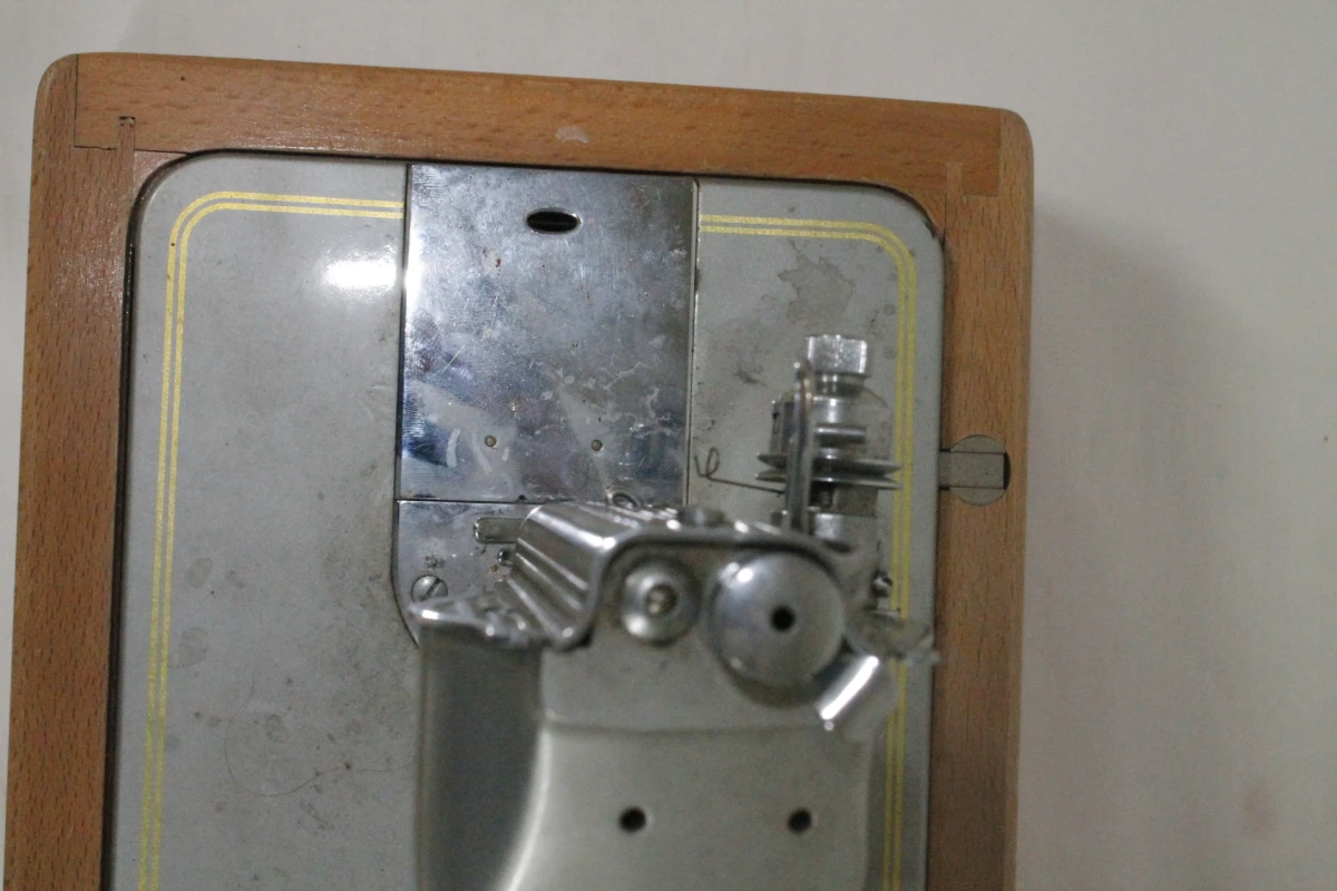 Vintage Ardona naaimachine - foto 6