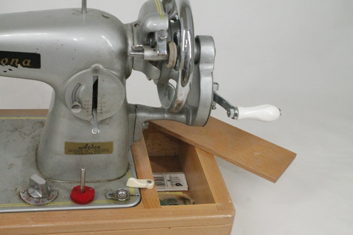 Vintage Ardona naaimachine - foto 5