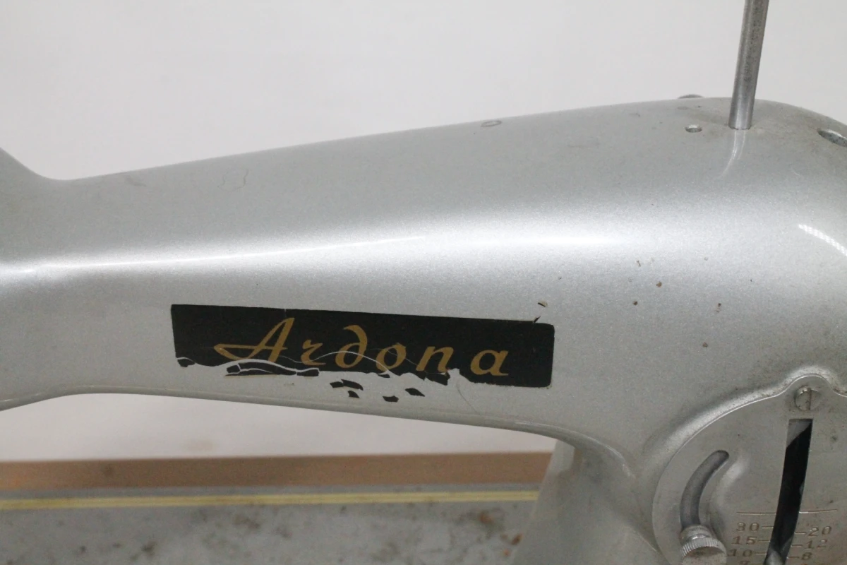 Vintage Ardona naaimachine - foto 3