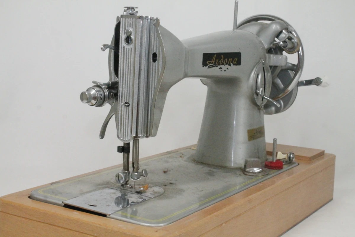 Vintage Ardona naaimachine - foto 7