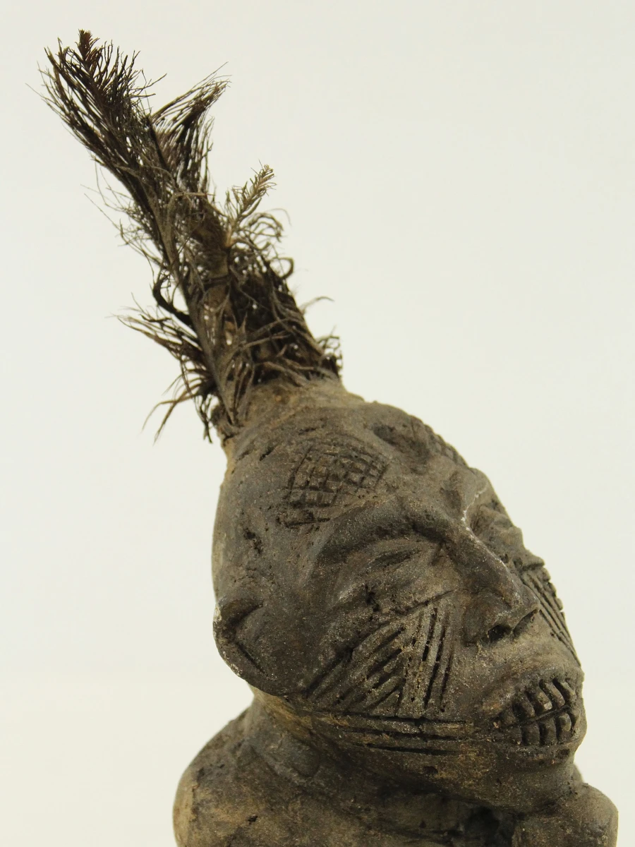 Centraal-Afrikaans Nkisi-krachtfiguur in de Kongo-traditie - foto 2