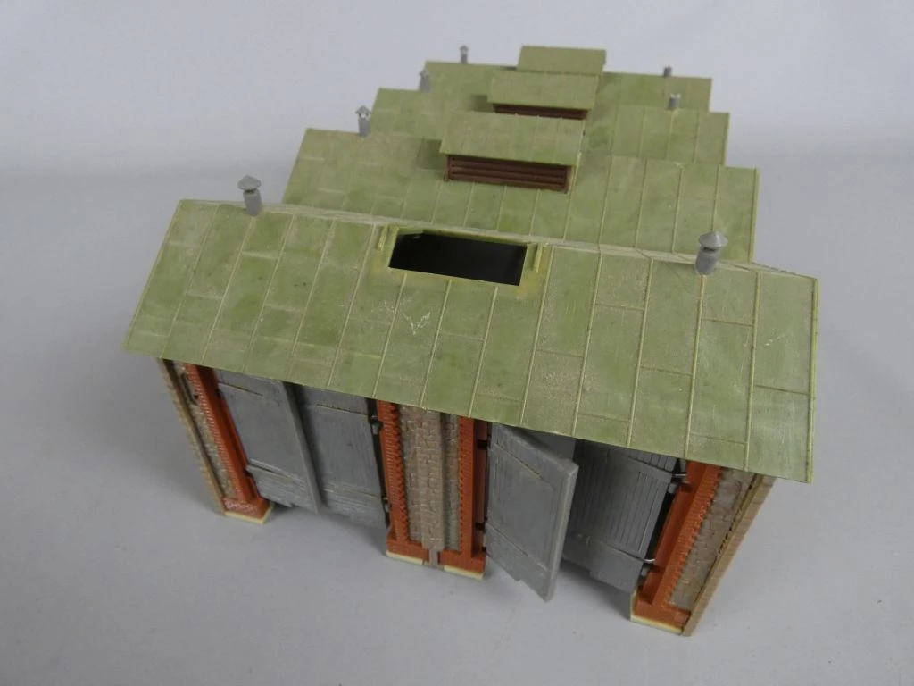 Modelbouw fabriekshal met groene daken - foto 2
