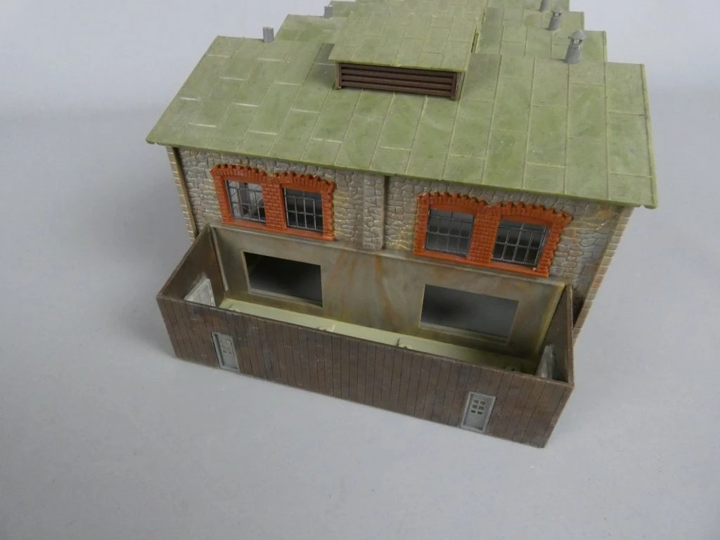 Modelbouw fabriekshal met groene daken - foto 4