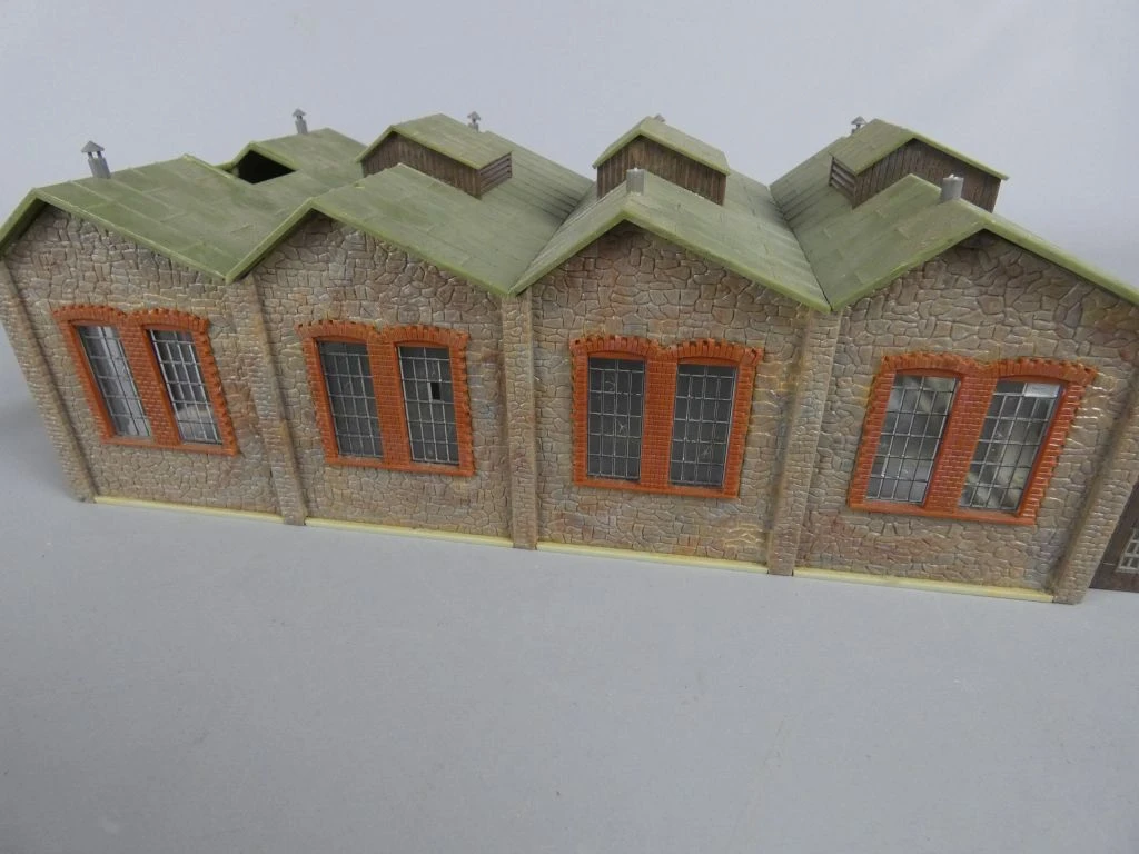 Modelbouw fabriekshal met groene daken - foto 5