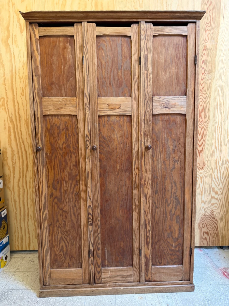 Vintage houten lockerkast uit Sint-Niklaasinstituut Anderlecht - foto 2