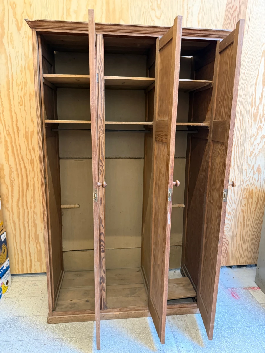 Vintage houten lockerkast uit Sint-Niklaasinstituut Anderlecht - foto 6