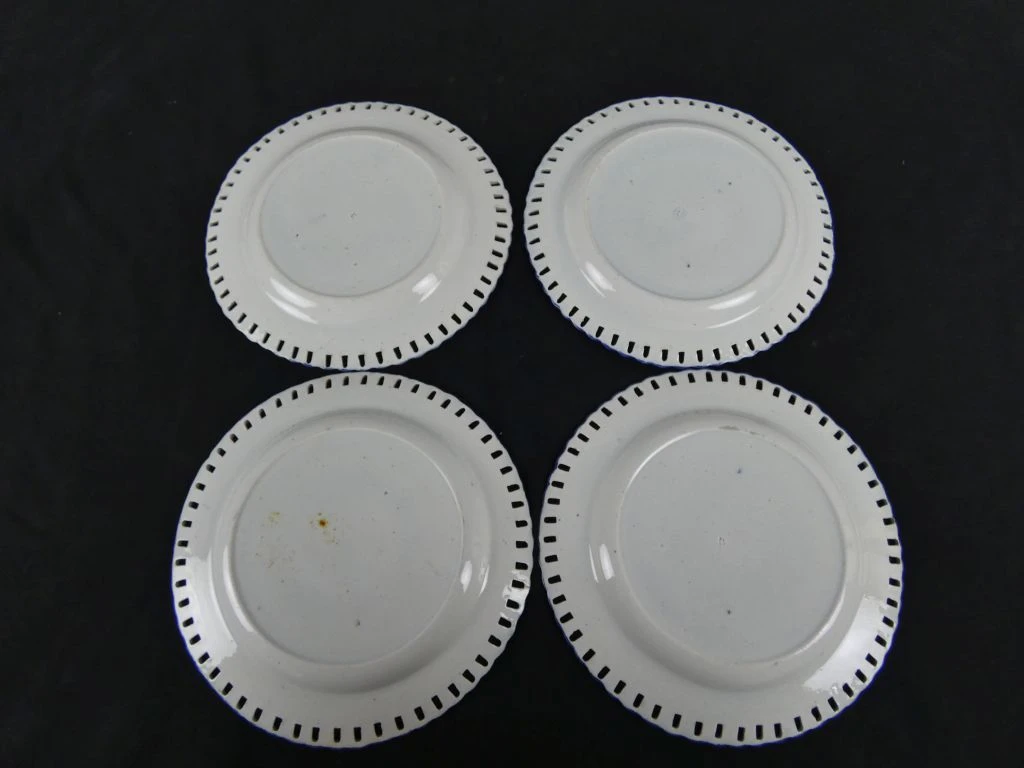 Set van 4 decoratieve blauwe en witte borden met opengewerkte rand - foto 4
