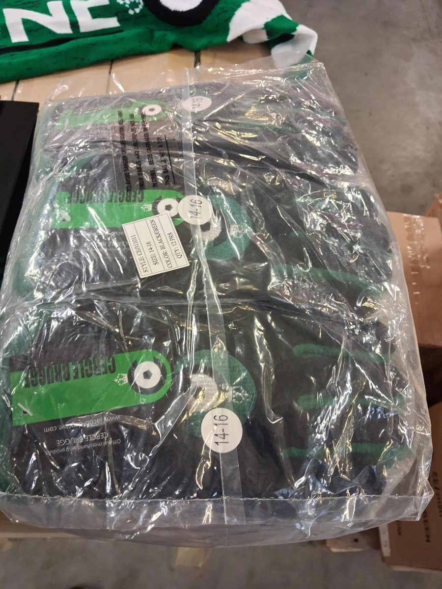 Gigantisch lot merchandise Cercle Brugge - foto 1
