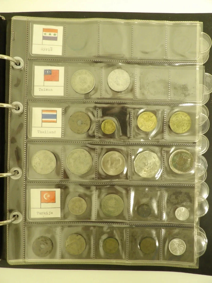 Verzamelalbum oude Aziatische munten (ca. 171 stuks) - foto 6