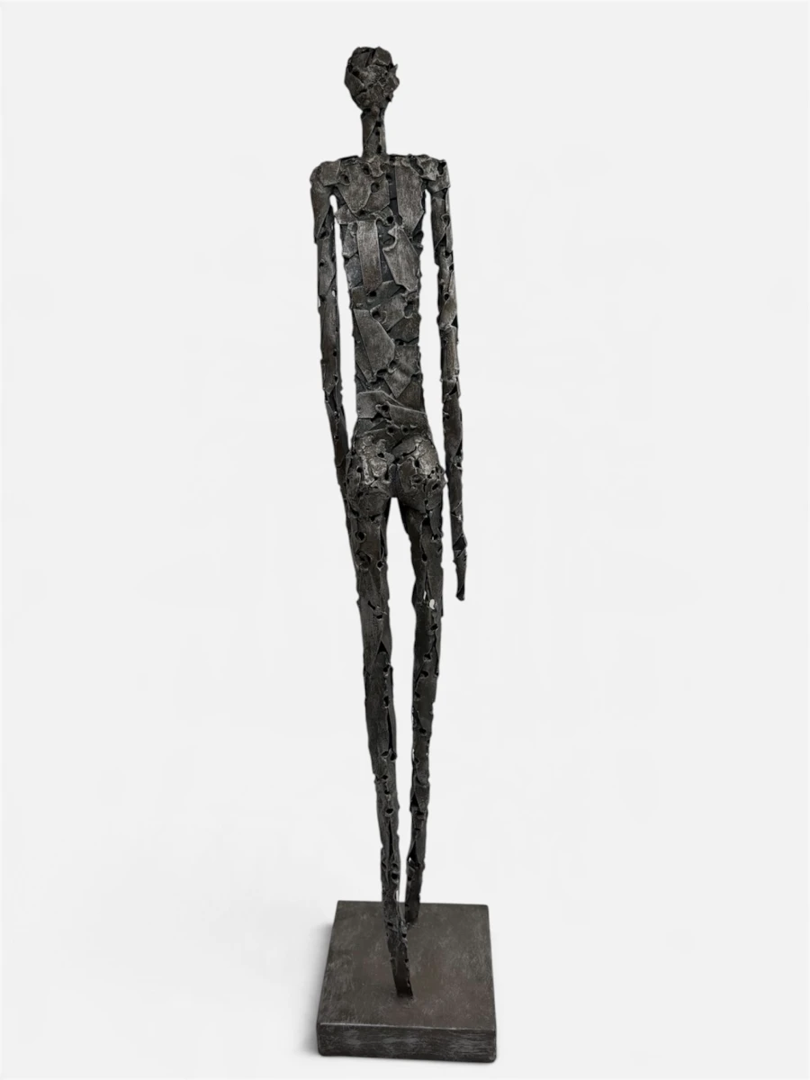 metalen sculptuur 'Langgerekte vrouwenfiguur' - foto 2