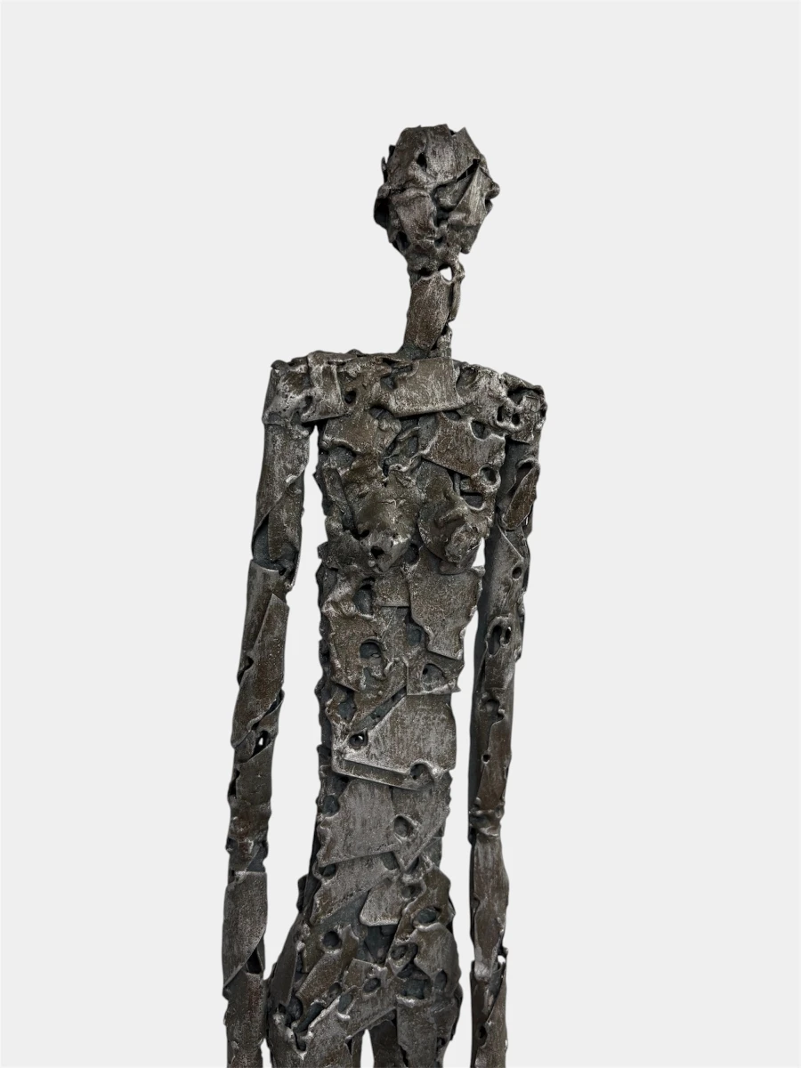 metalen sculptuur 'Langgerekte vrouwenfiguur' - foto 3