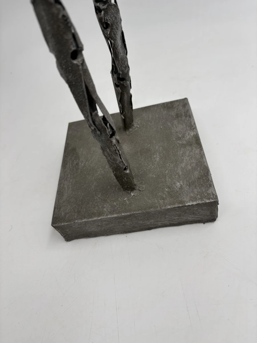metalen sculptuur 'Langgerekte vrouwenfiguur' - foto 4
