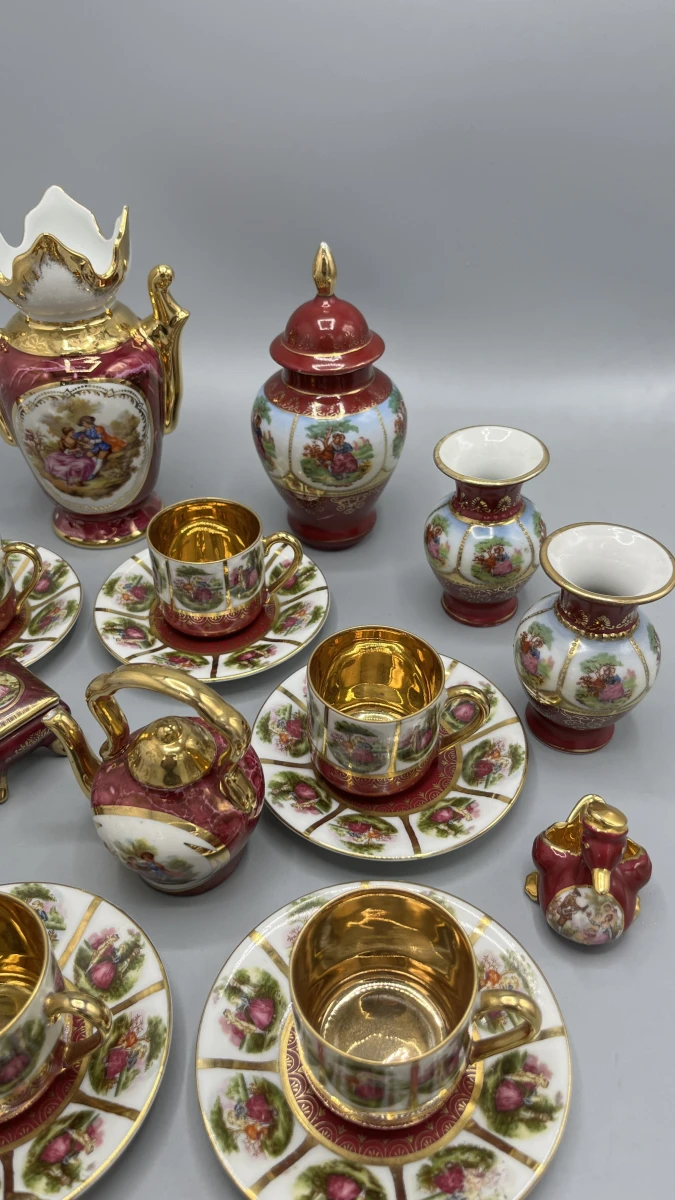 Miniatuur porselein Limoges France Fragonard verzamelset bordeaux en goud - foto 3