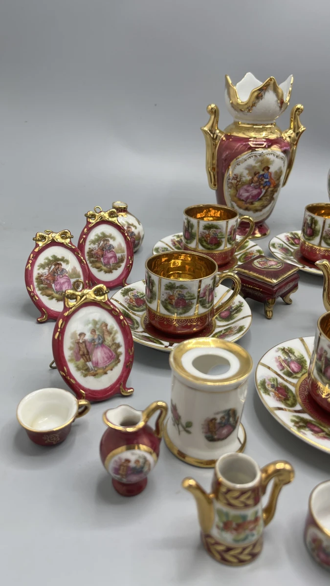 Miniatuur porselein Limoges France Fragonard verzamelset bordeaux en goud - foto 4
