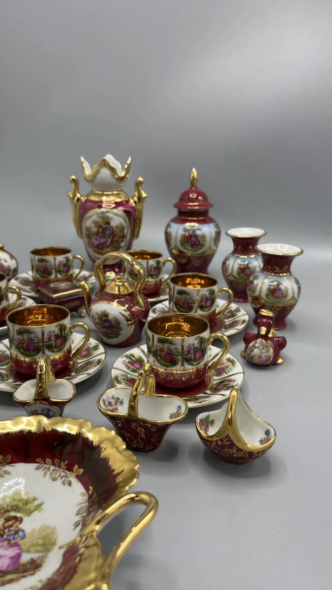 Miniatuur porselein Limoges France Fragonard verzamelset bordeaux en goud - foto 7