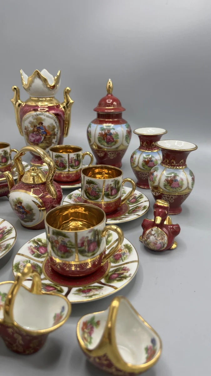 Miniatuur porselein Limoges France Fragonard verzamelset bordeaux en goud - foto 6