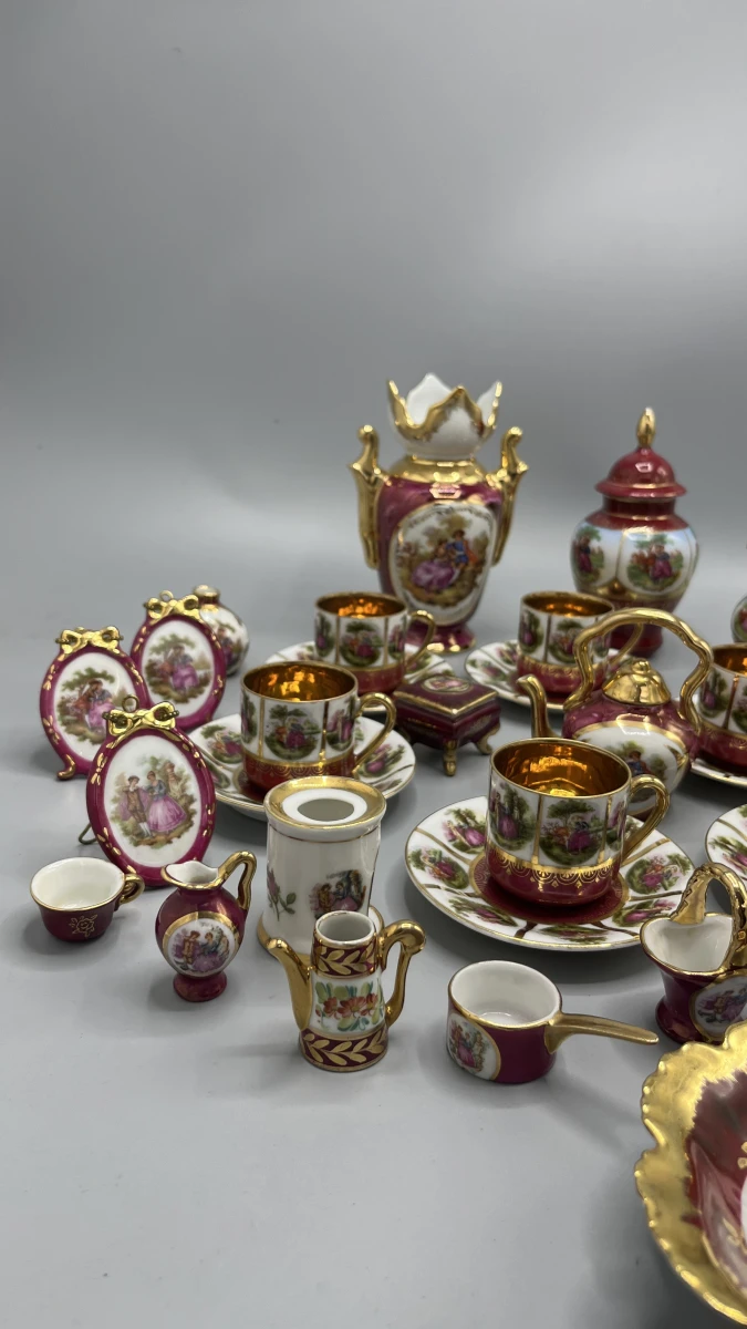 Miniatuur porselein Limoges France Fragonard verzamelset bordeaux en goud - foto 8