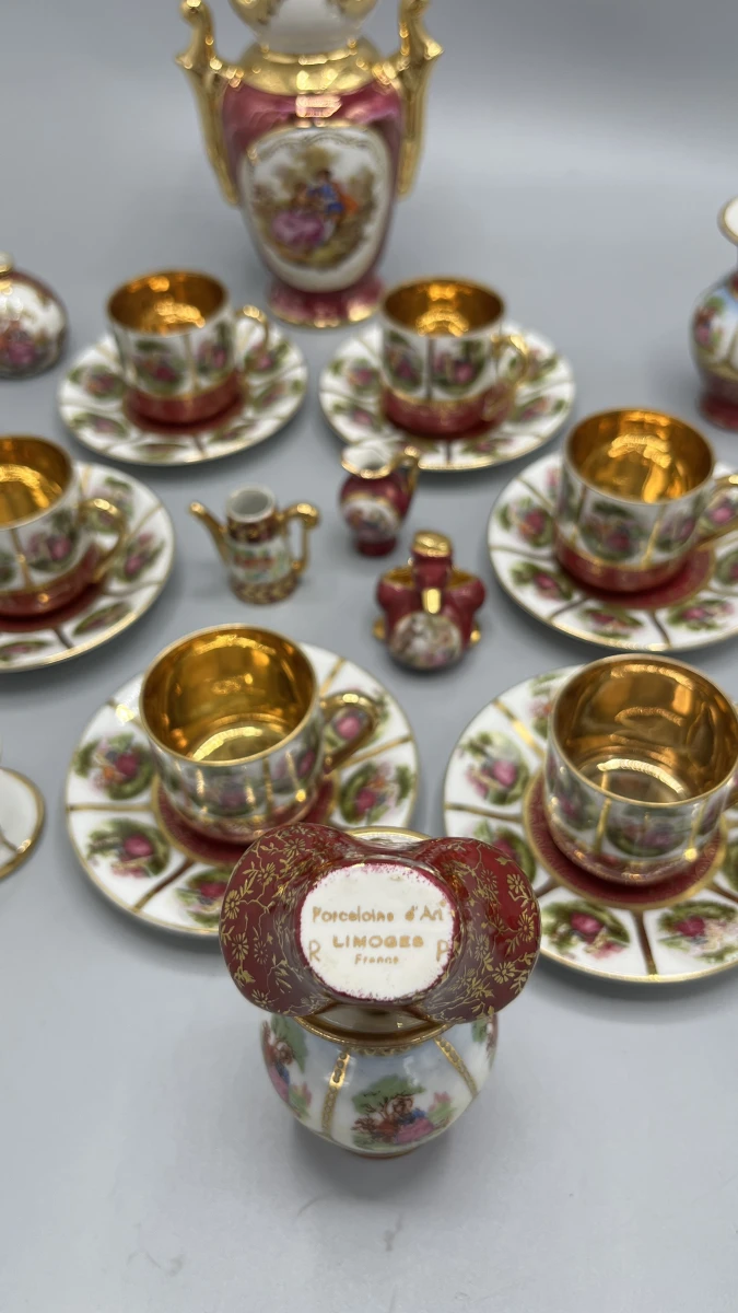 Miniatuur porselein Limoges France Fragonard verzamelset bordeaux en goud - foto 10