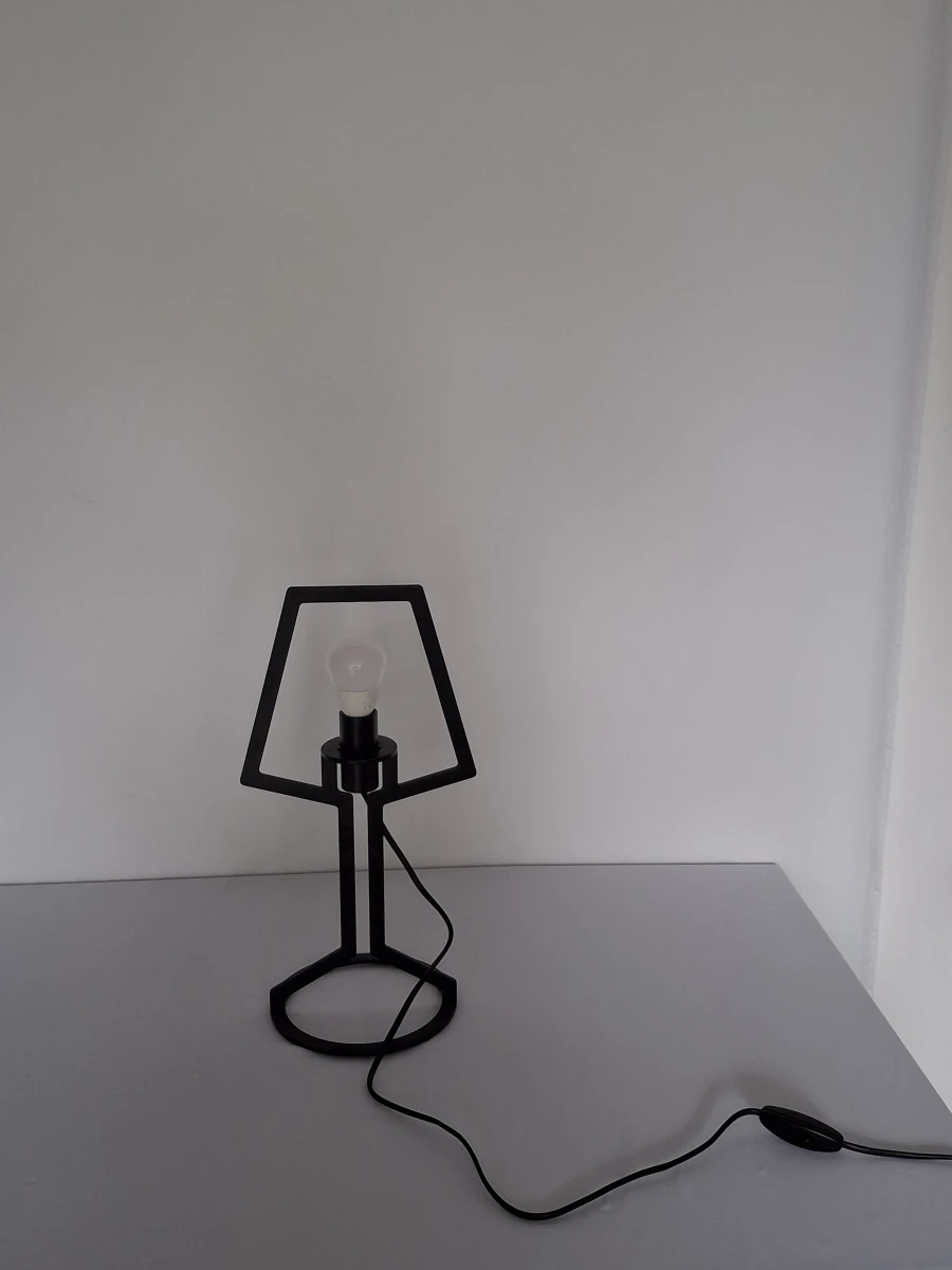 Moderne metalen tafellamp met open design - foto 6