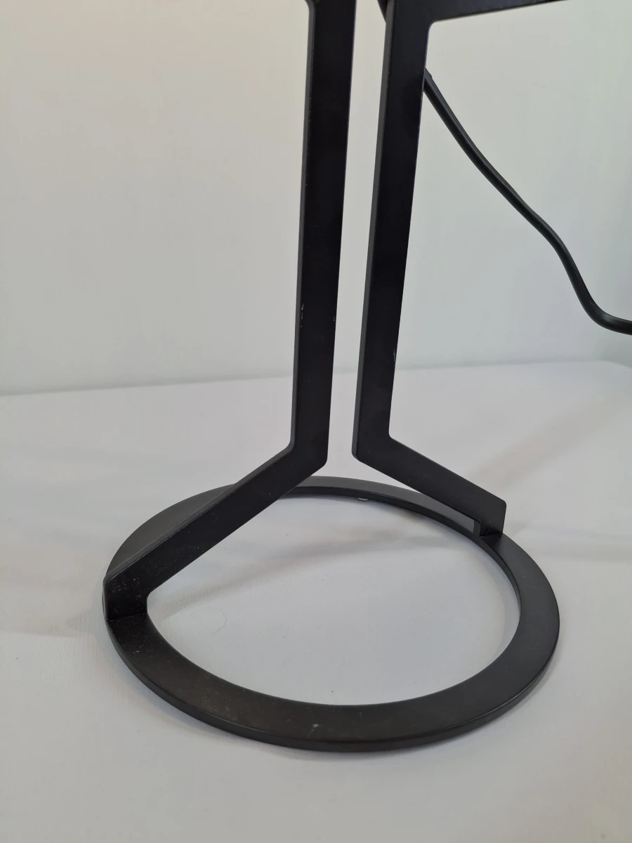 Moderne metalen tafellamp met open design - foto 3