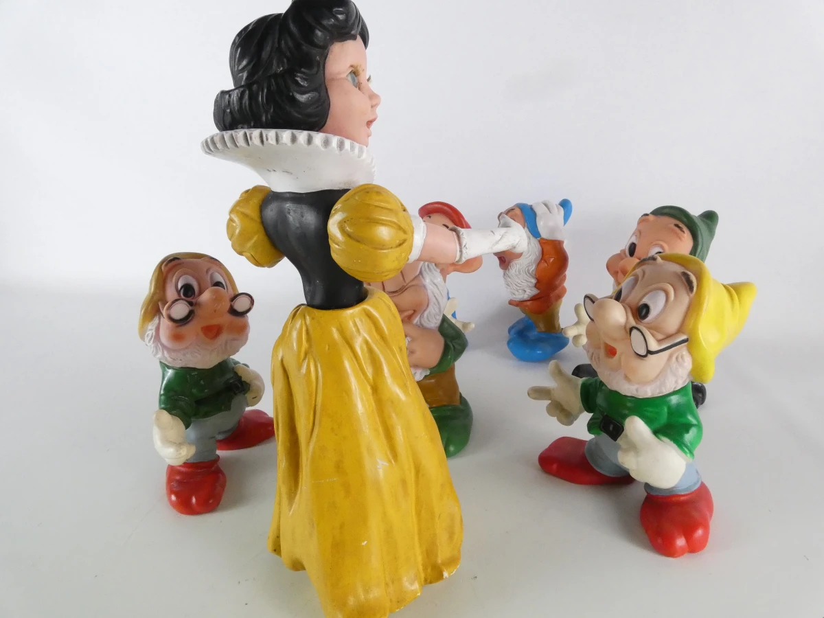 Vintage Disney Sneeuwwitje en de Zeven Dwergen – 7 figuren - foto 3