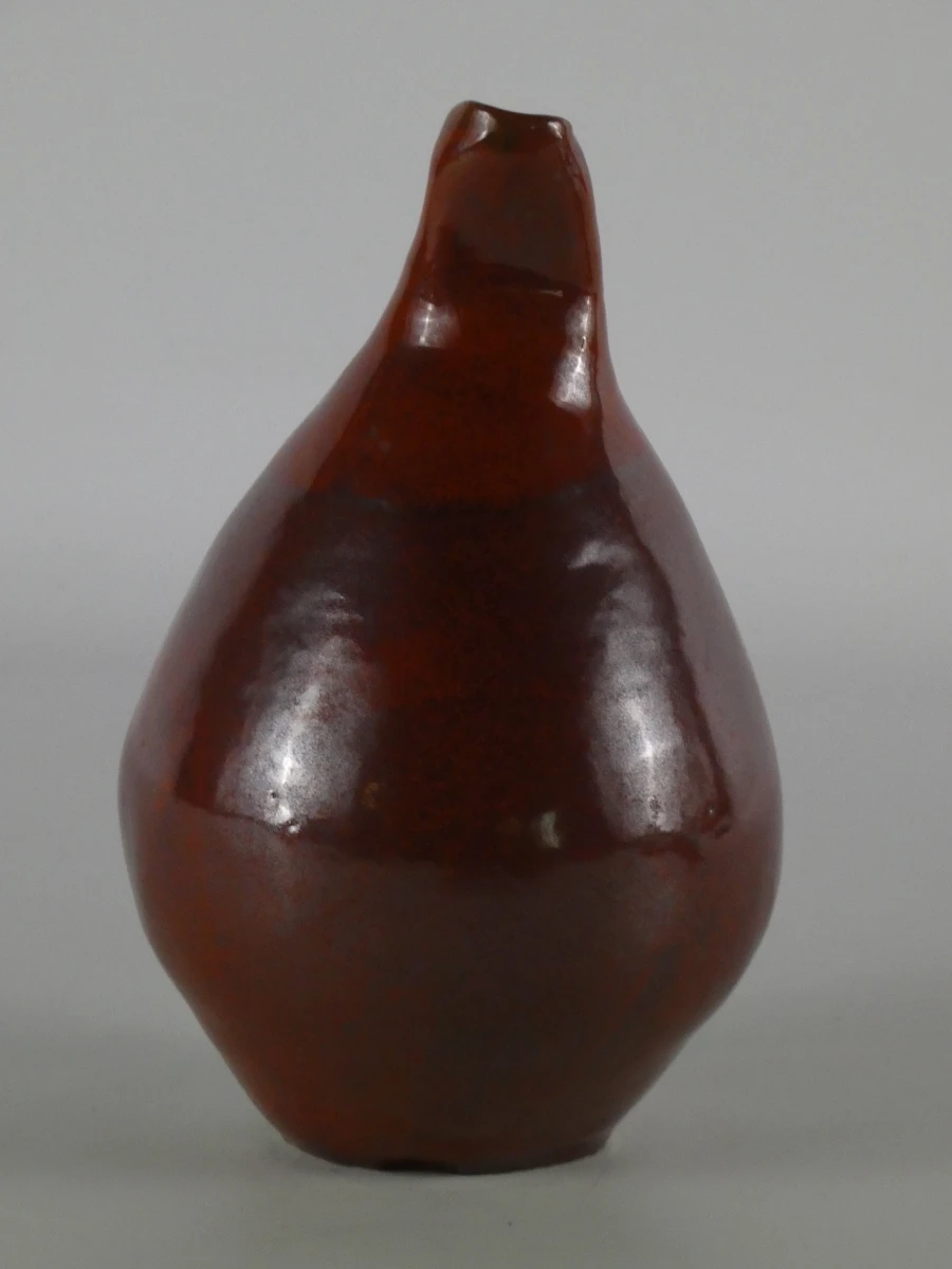 Unieke handgedraaide keramieken designvaas met ossenbloed glazuur – 24 cm - foto 2