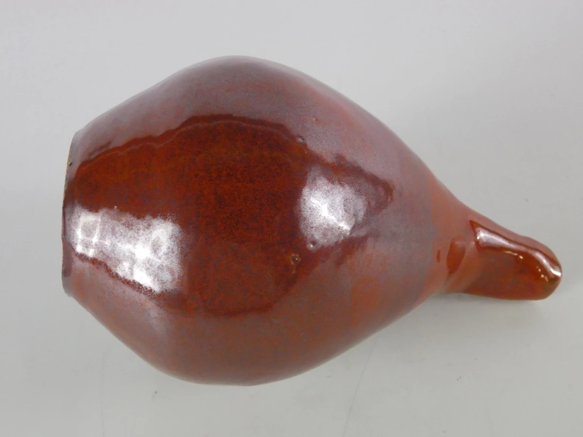Unieke handgedraaide keramieken designvaas met ossenbloed glazuur – 24 cm - foto 5