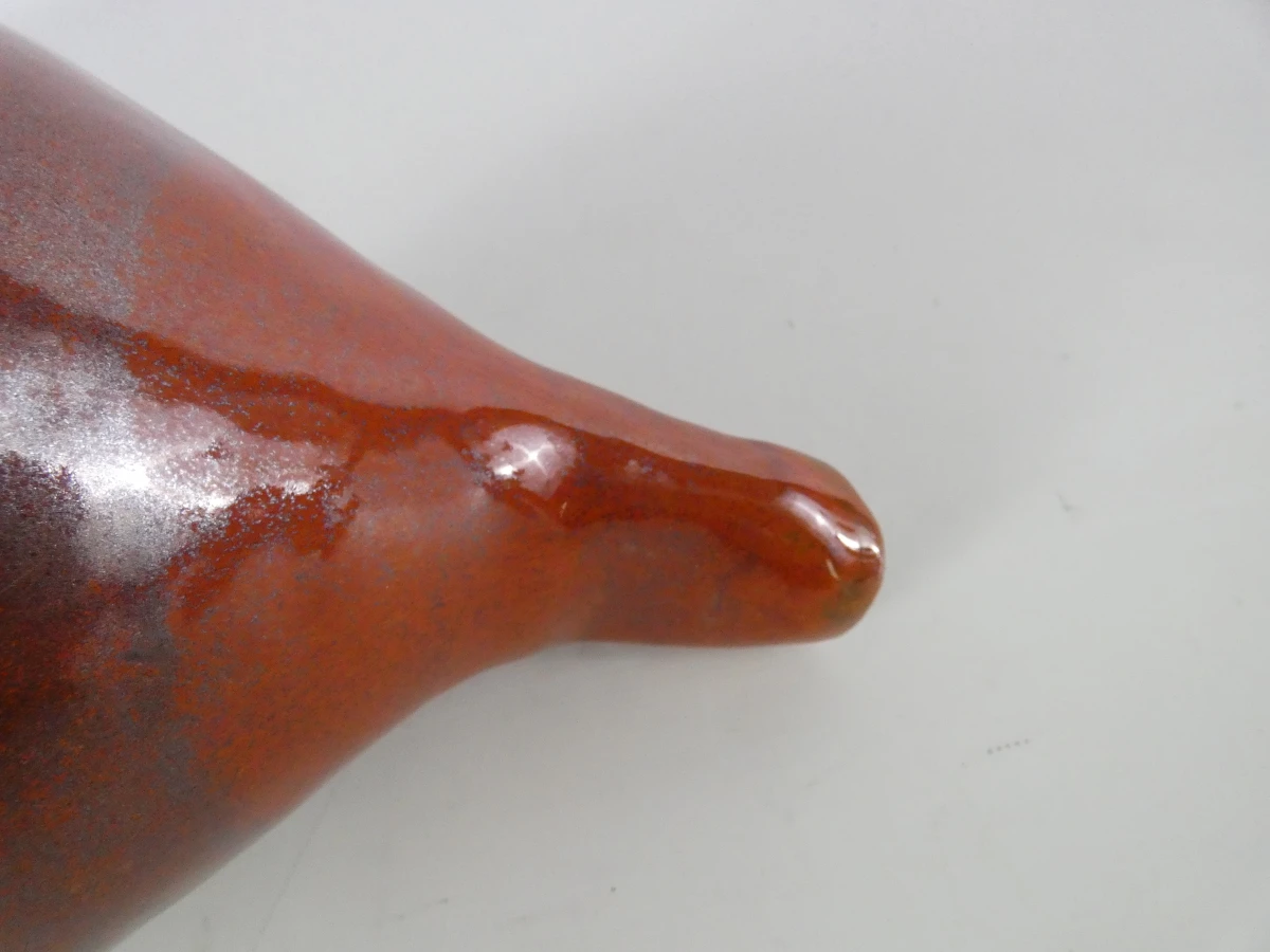 Unieke handgedraaide keramieken designvaas met ossenbloed glazuur – 24 cm - foto 6