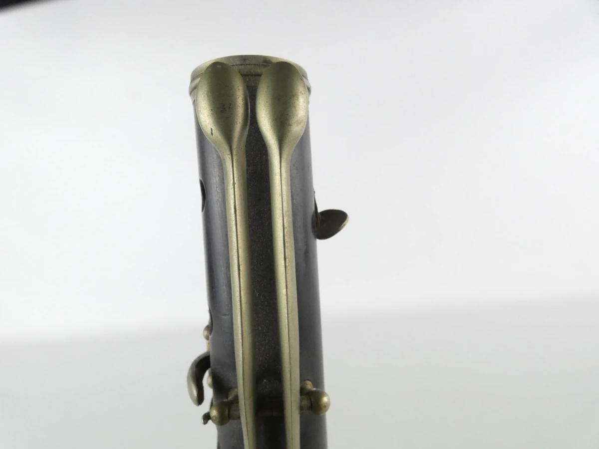 Oude klarinet met metalen kleppen - foto 11