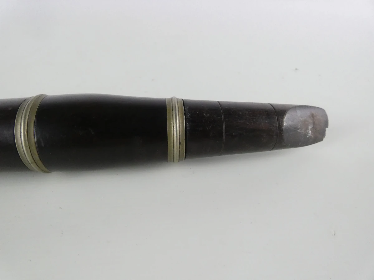 Oude klarinet met metalen kleppen - foto 19