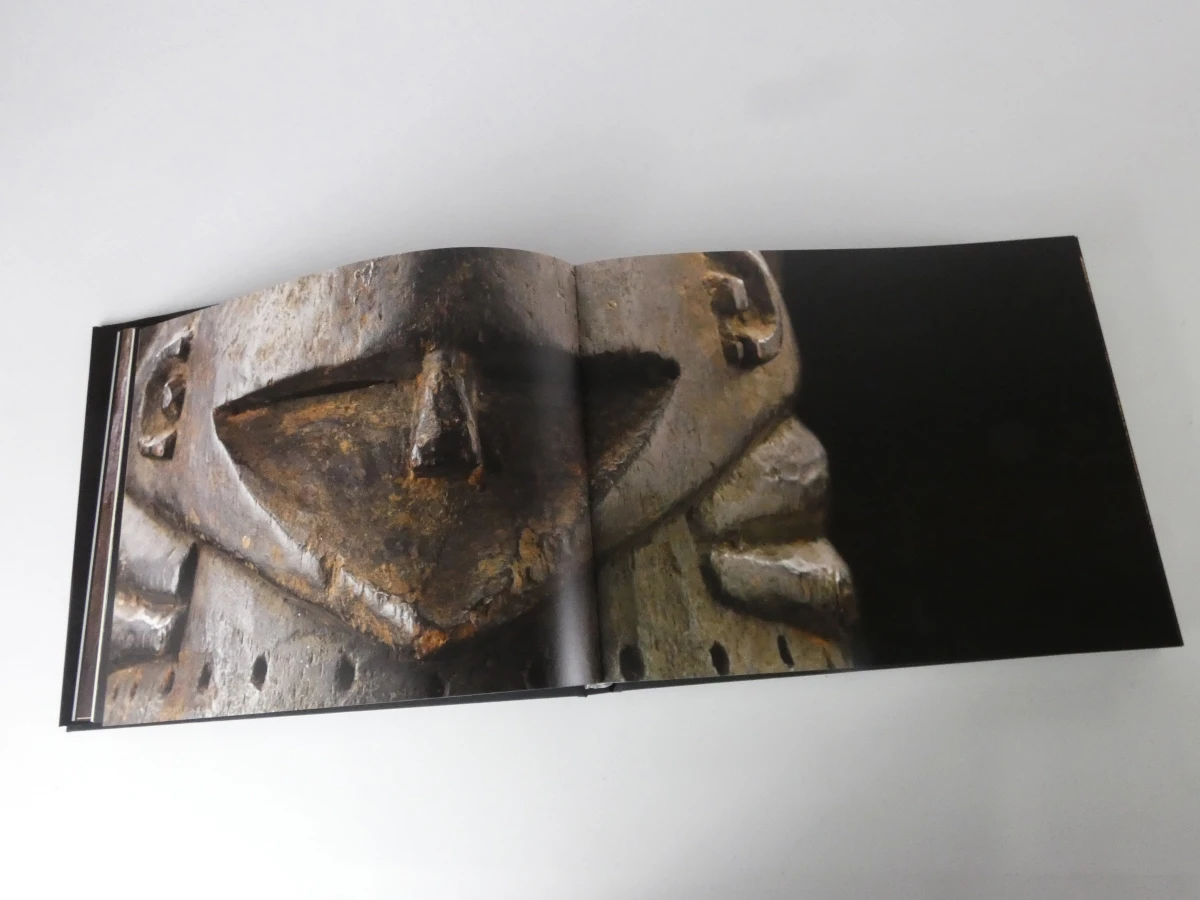 Boek African Faces over Afrikaanse maskers - foto 4