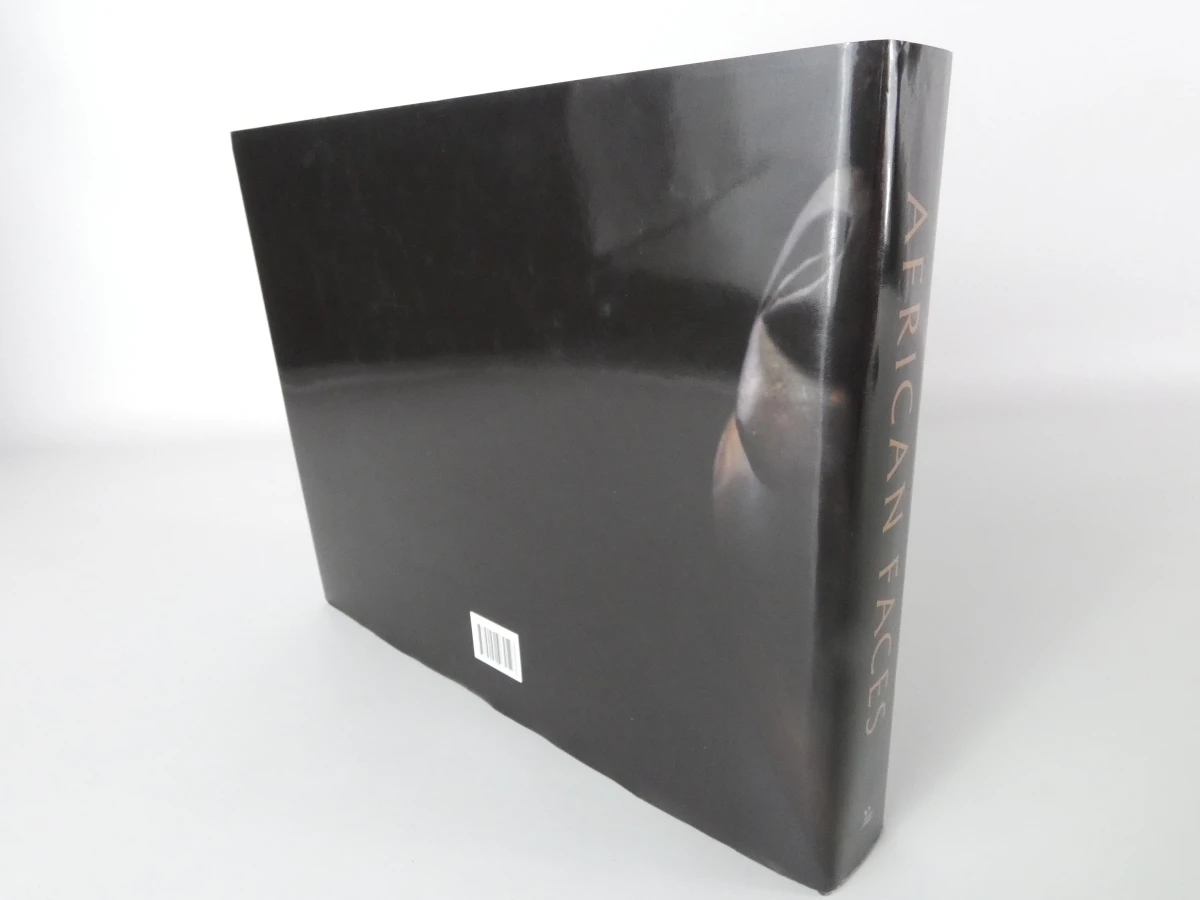Boek African Faces over Afrikaanse maskers - foto 9