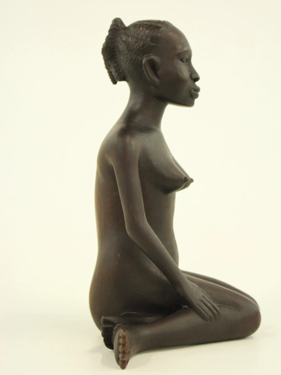Afrikaanse vrouwensculptuur – Zittend Naakt - foto 3