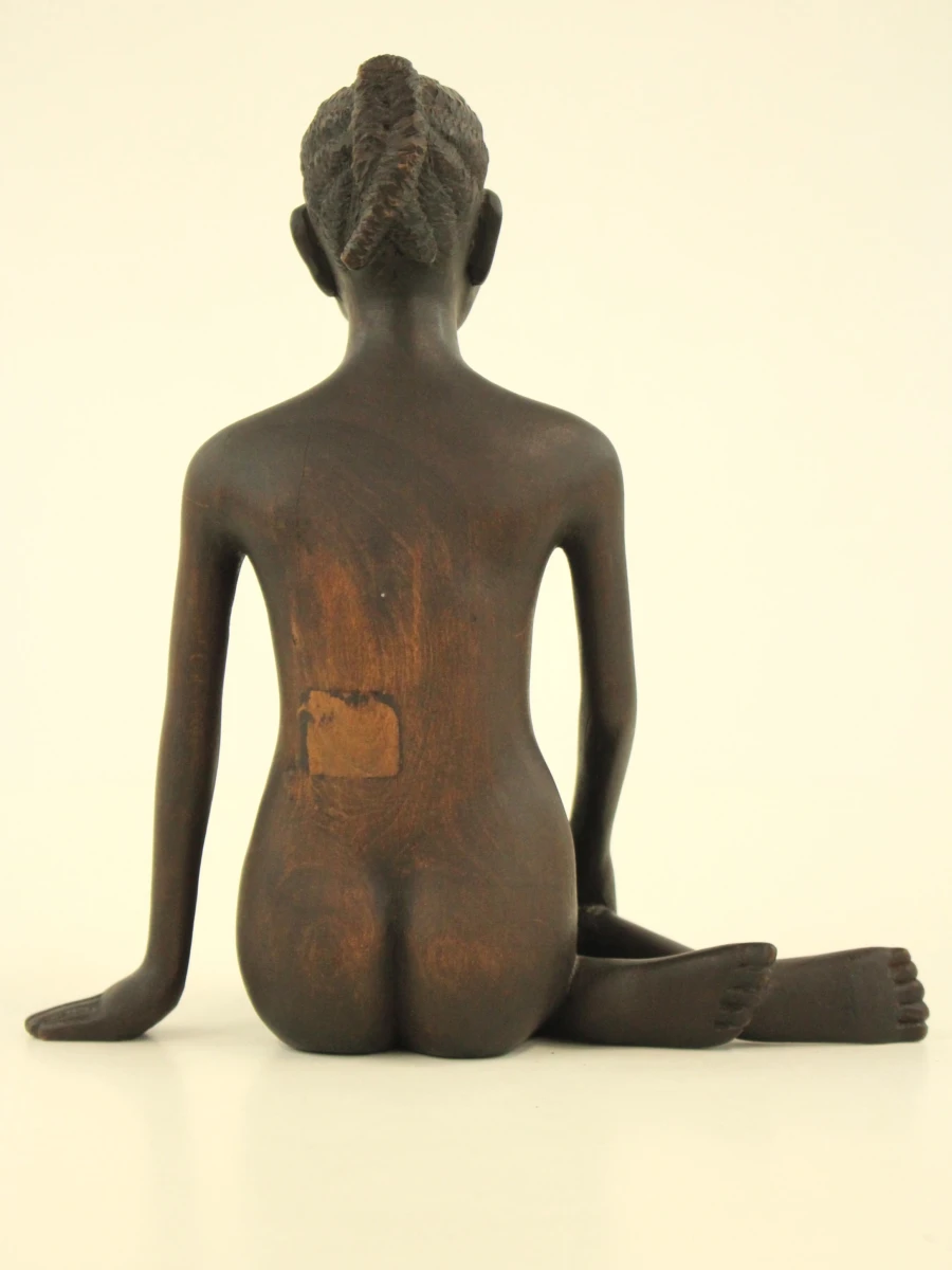 Afrikaanse vrouwensculptuur – Zittend Naakt - foto 4
