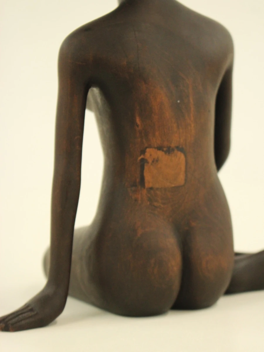 Afrikaanse vrouwensculptuur – Zittend Naakt - foto 5