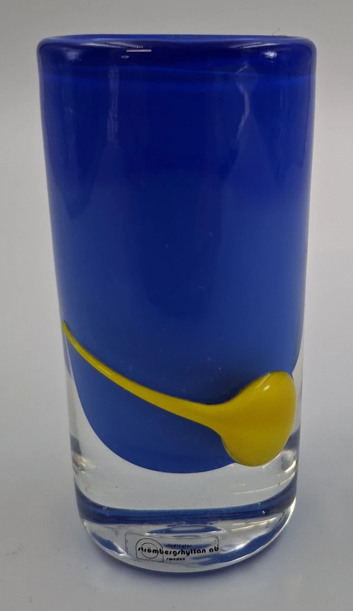 Blauwe glazen vaas van Studioglas Strömbergshyttan - foto 2