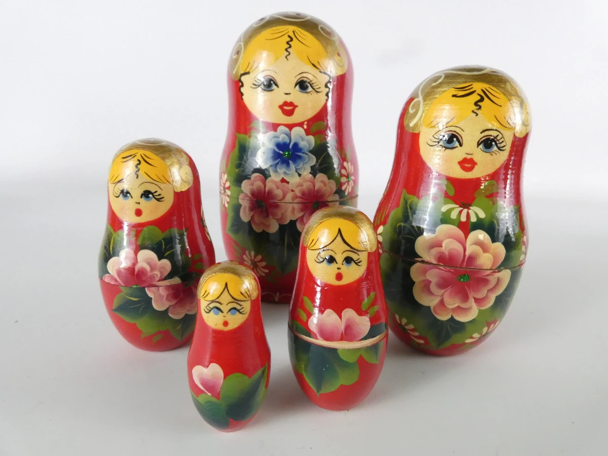 Verzameling Russische matroesjka- en baboesjkapoppen – handbeschilderd, diverse uitvoeringen - foto 3