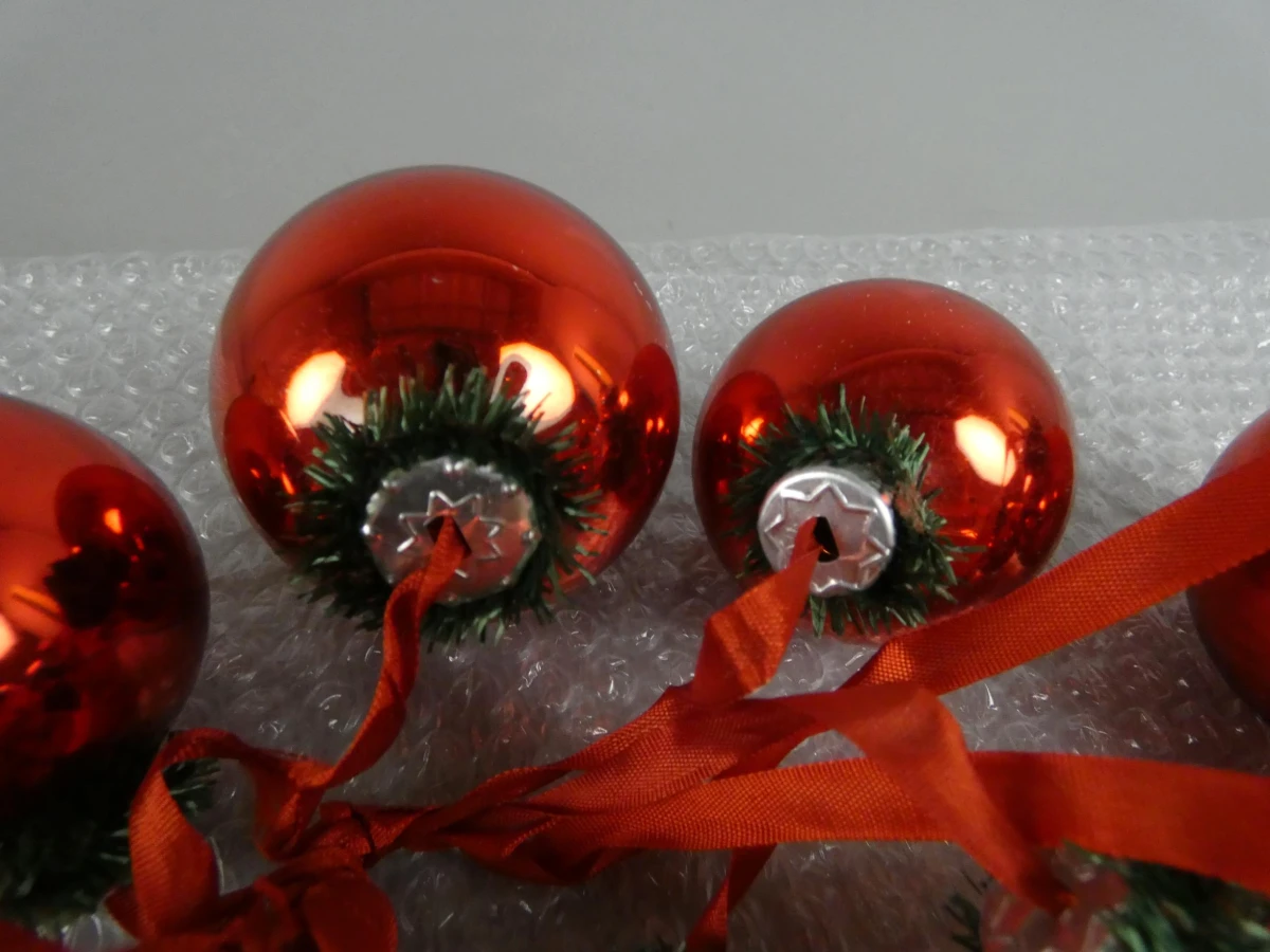 Rode kerstbal slinger - foto 5